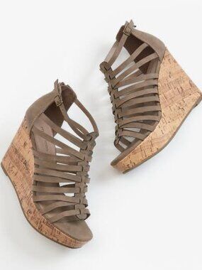 Pop Wedge Strappy Sandals in Olive/Taupe Size 10M - NWOT